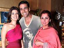 Kapadia (right) with her daughter Twinkle Khanna and her son-in-law Akshay Kumar Akshay Kumar with family.jpg