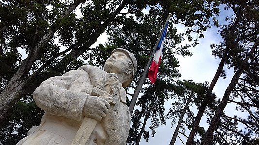 Albert Pasche Le poilu du monument aux morts du Parc des Glacis (Vue 1) (Août 2021).