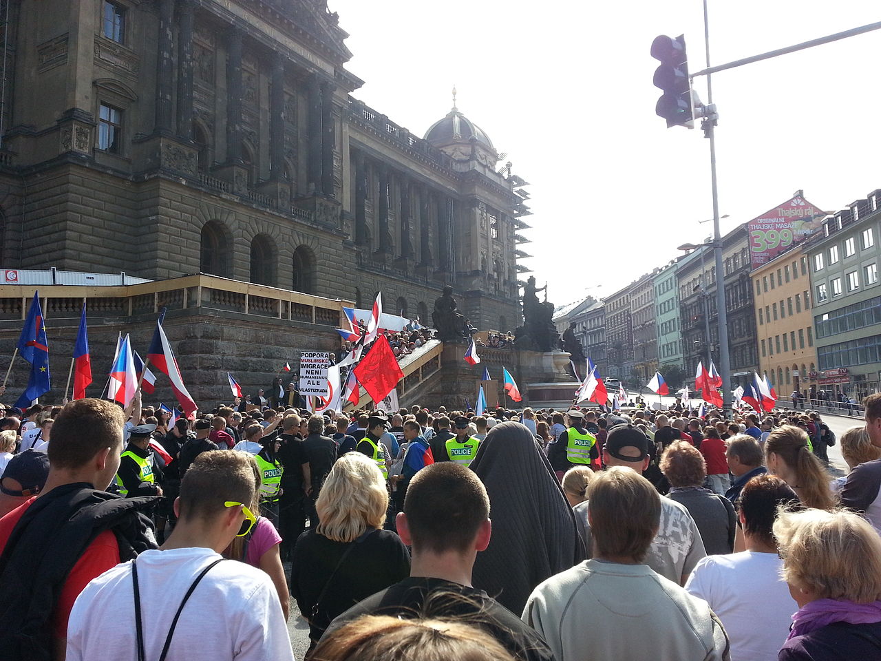 Митинг в Праге. Митинг в Праге 89. Чехия АНТИРОССИЯ. Иммиграция за против.