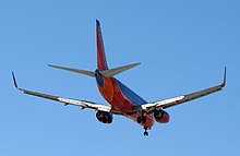 Un 737-700 de Southwest preparándose para aterrizar en Lindbergh Field en San Diego. Completa eliminación de la enmienda Wright que permitió vuelos directos desde Dallas Love Field a aeropuerto del oeste de California