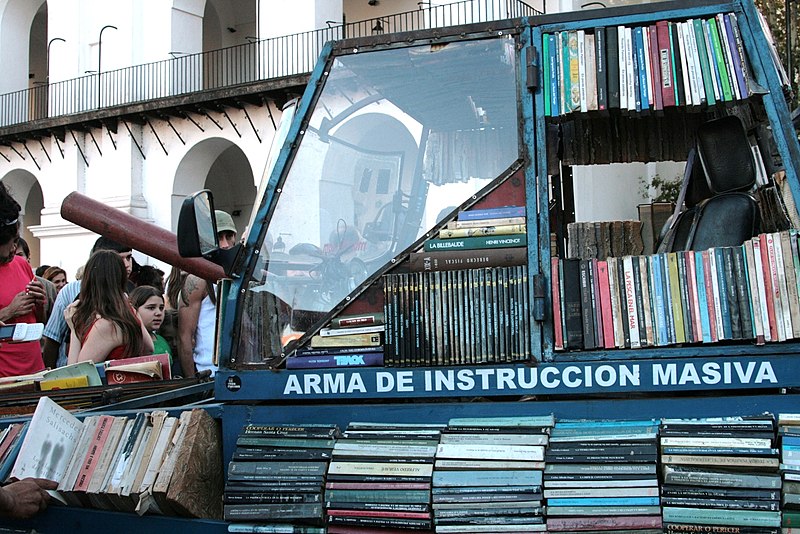 File:Arma de instrucción masiva, Buenos Aires, Argentina (2364353994).jpg