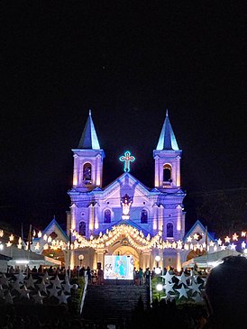 Archdiocesan Shrine of the Immaculate Heart of Mary illuminated at night Asihmchurch.jpg