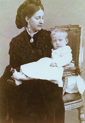 マリーア・ヴィットーリアと長男エマヌエーレ・フィリベルト（1870年）