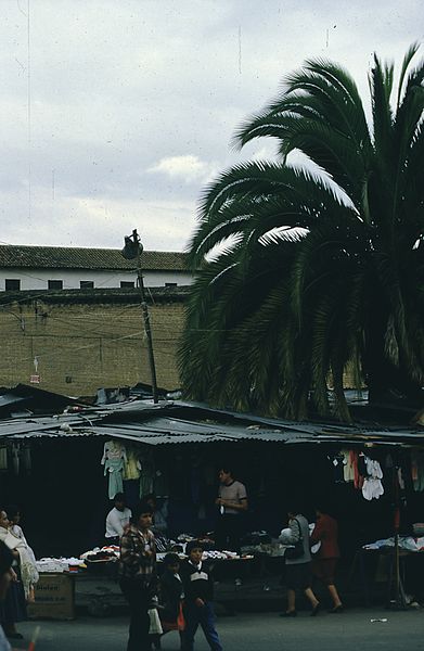 File:BX1 Ecuador 048 Streetmarket, Quito February 1985.jpg