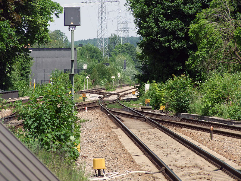 File:BahnhofMemmingenWeichenNord.jpg