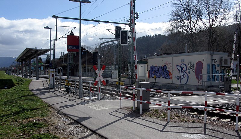 File:Bahnhof Freiburg-Littenweiler, Blick nach Osten.jpg