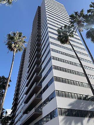 <span class="mw-page-title-main">Barrington Plaza</span> Apartment complex in Los Angeles, California, United States