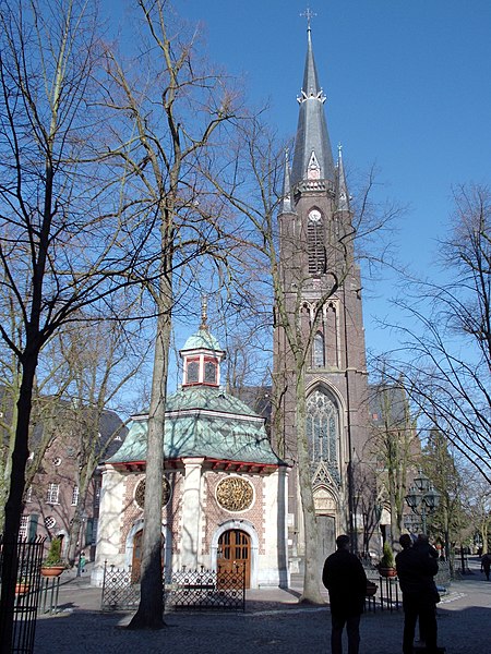 File:Basilika, Gnadenkapelle in Kevelaer.JPG