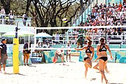 Deutsch: Beachvolleyball bei den Olympischen Jugendspielen 2018; Tag 9, 15. Oktober 2018; Mädchen, Viertelfinale: USA-Spanien 2–1 (21–19/17–21/15–9) English: Beach volleyball at the 2018 Summer Youth Olympics at 15 October 2018 – Girls Quarterfinals: USA-Spain 2–1 (21–19/17–21/15–9)