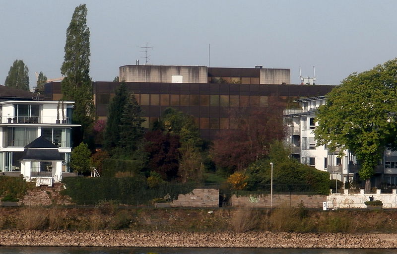 File:Bonn-Plittersdorf Botschaft Südafrika Rheinseite.jpg