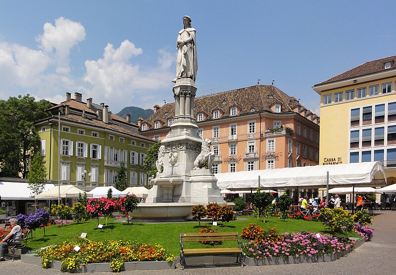 File:Bozen Waltherplatz.jpg