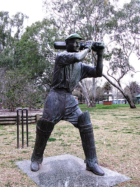 File:Bradman statue at Cootamundra.jpg