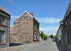 De Peterseliestraat, met links de Snaggaardstraat en de voormalige kazerne