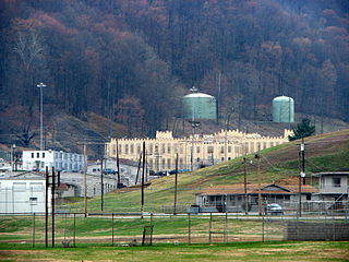 <span class="mw-page-title-main">Brushy Mountain State Penitentiary</span> Former state prison in Petros, Tennessee