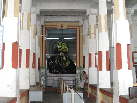 Temple interior with Nandi idol BullTemple4.jpg