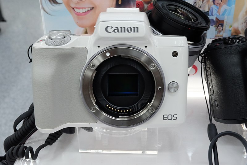 File:Canon Eos Kiss M 29 mar 2018d.jpg