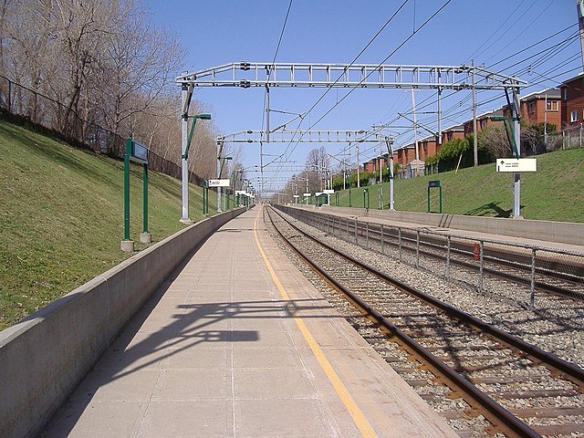 The Canora station on the RTM's Deux-Montagnes line.