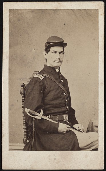 File:Captain Isaac Nicoll of Co. G, 124th New York Infantry Regiment, in uniform with sword) - Lawrence, Newburgh, N.Y LCCN2017660621.jpg