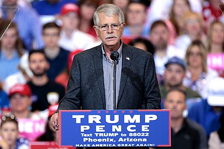 Carl Mueller speaking at a rally for Donald Trump in Arizona, October 2016.