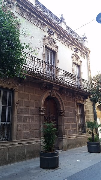 File:Casa de Prat-Olot-Façana.jpg