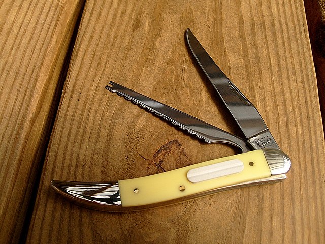 File:Case Fishing Knife (4969090691).jpg - Wikimedia Commons