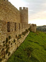 Castelo de Santiago do Cacém - Wandgemälde, torre e barbacã.jpg