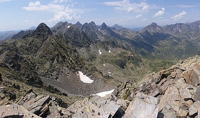 Le pic des Langounelles (sur la gauche), vu depuis le pic de Cataperdís.