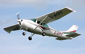 Cessna.182j.g-atpt.arp.jpg