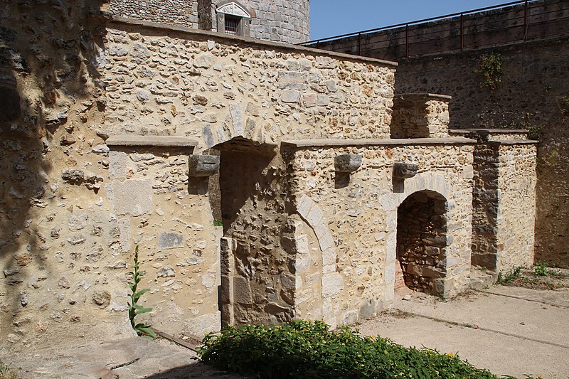 File:Château de Dourdan en 2013 49.jpg