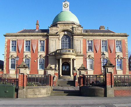 Chadderton Town Hall (front)