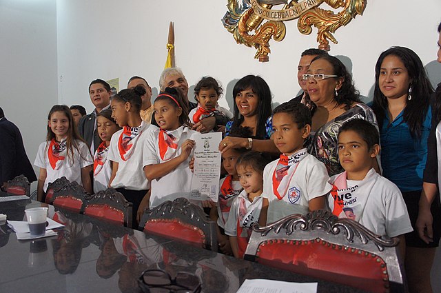 Children of the La Piedrita colectivo receiving awards at the Palacio Municipal de Caracas.