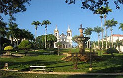 Sikt över huvudkyrkan i Nossa Senhora da Conceição i det historiska centrumet
