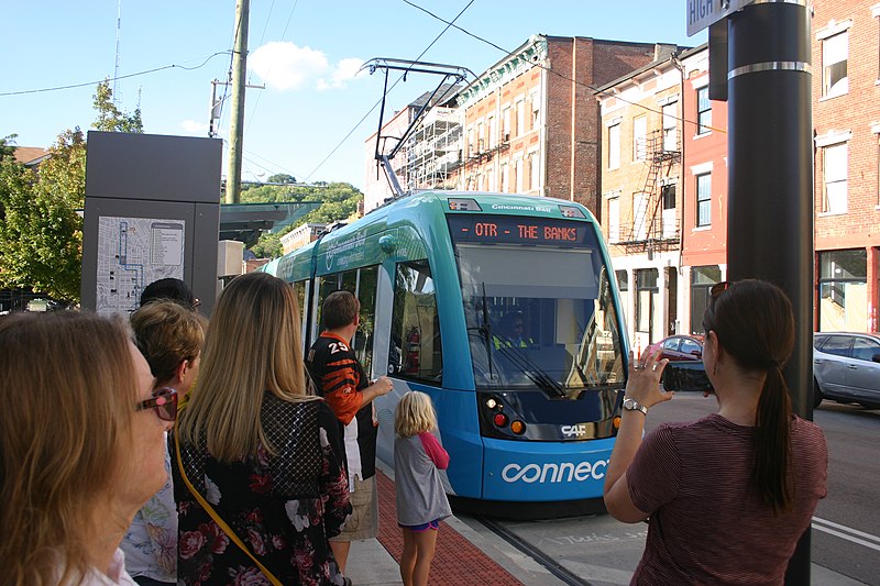 File:Cincinnati-bell-connector station-12-findlay-market-race 09-11-2016.jpg