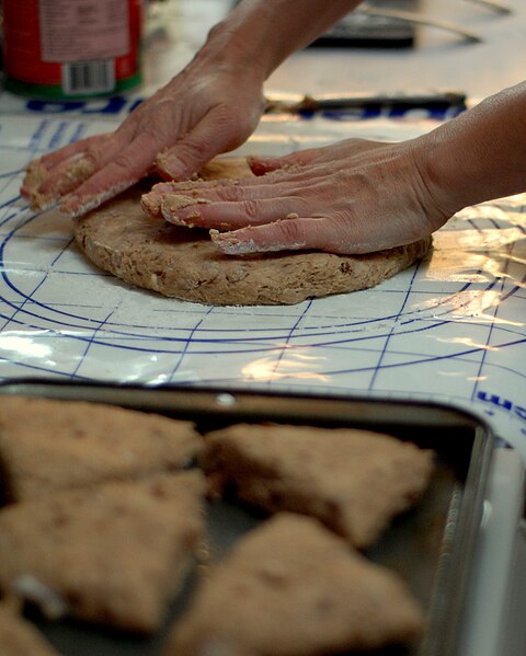 File:Cinnamon Scones.jpg