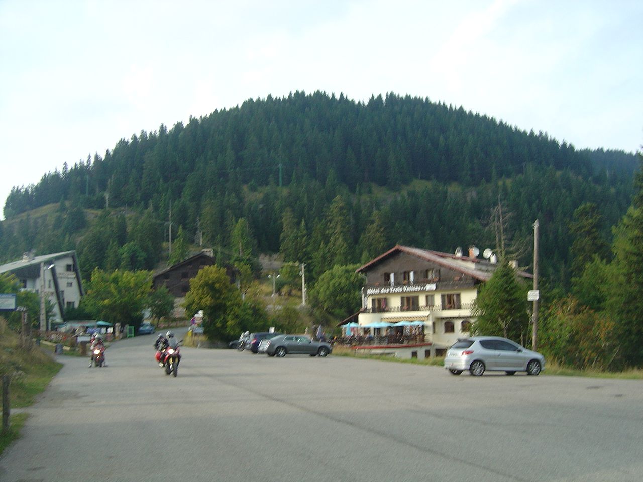 https://fr.wikipedia.org/wiki/Col_de_Turini#/media/Fichier:Col_de_Turini_06PF.jpg