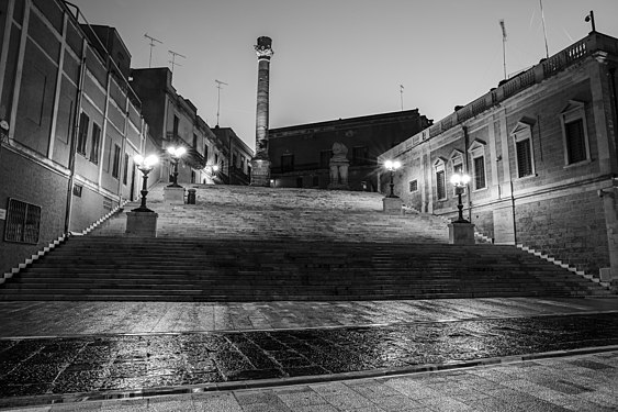 Colonne alla fine della Regina Viarum Autore: Daniele Collia Licenza: CC BY-SA 4.0