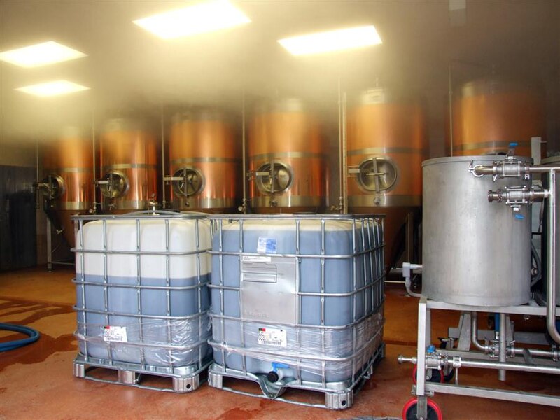 File:Cropton Brewery vats (RLH).JPG