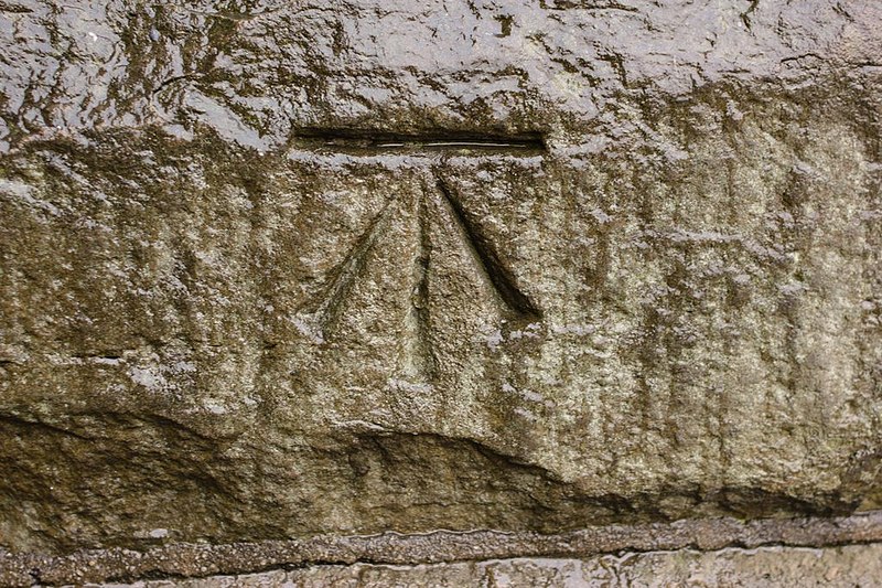 File:Cut Bench Mark, Low Well Railway Bridge - geograph.org.uk - 2771993.jpg