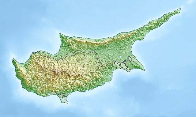 Mapa konturowa Cypru, w centrum znajduje się punkt z opisem „Nikozja”