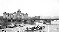 Paddle steamer Koenigstein in front of the Carolabrücke