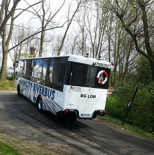 File:Der Riverbus von Hinten - panoramio.jpg