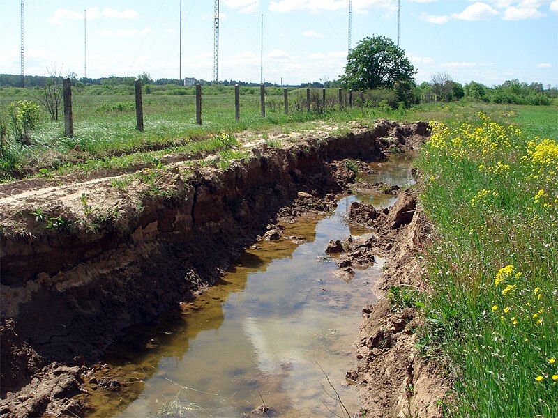 File:Ditch near Goliath transmitter.jpg