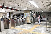 Line 2 east concourse