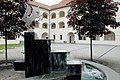 English: Fountain in the arcade yard Deutsch: Brunnen im Arkadenhof