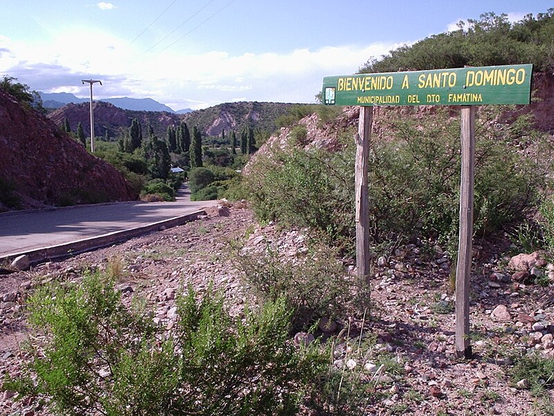 File:Entrada a Santo Domingo (L.R.).JPG