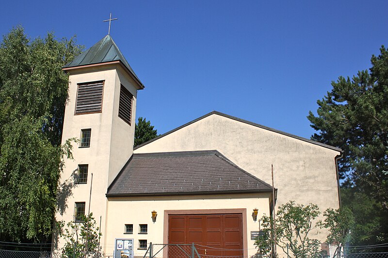 File:Erloeserkirche Leopoldau Ext 2.jpg