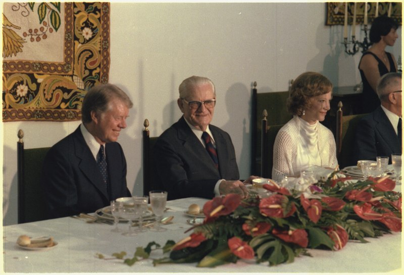 File:Ernesto Geisel, President of Brazil, hosts a State Dinner for Jimmy Carter and Rosalynn Carter. - NARA - 178595.tif