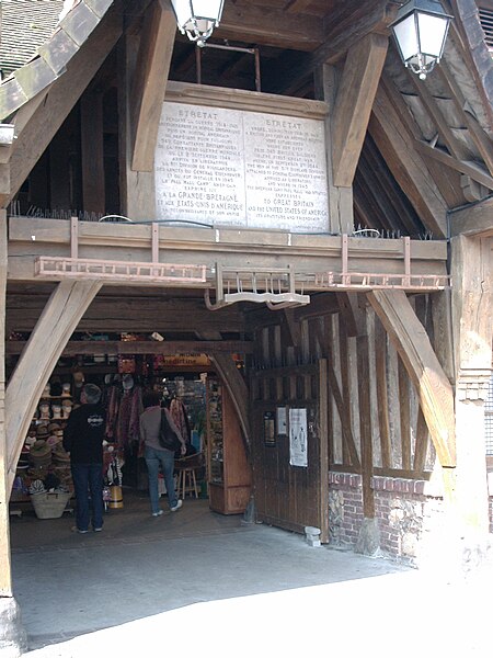 File:Etretat Markthalle 4.JPG