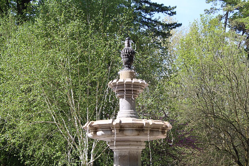 File:Fontaine Jardins Europe Annecy 5.jpg