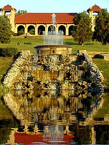 Forest Park features a variety of attractions, including the St. Louis Zoo, the St. Louis Art Museum, the Missouri History Museum, and the St. Louis Science Center. Forest Park, St Louis.jpg